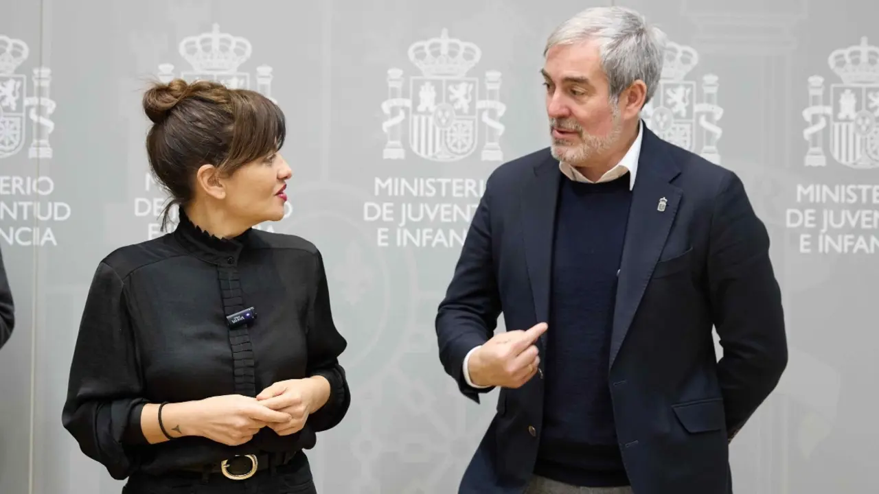 La ministra Sira Rego y el presidente-de-Canarias-hablan-del-reparto-de-inmigrantes-menores