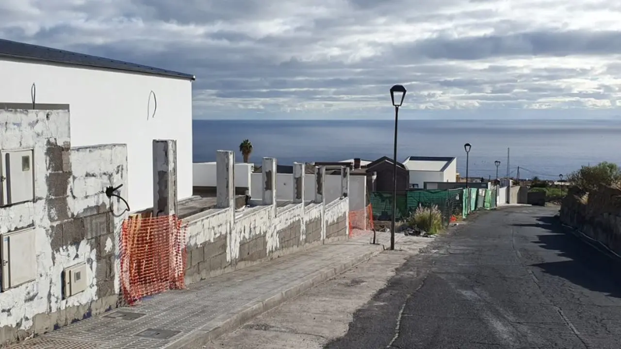 La calle Vence es una de las que comenzar&aacute;n a asfaltarse en marzo. / Norchi