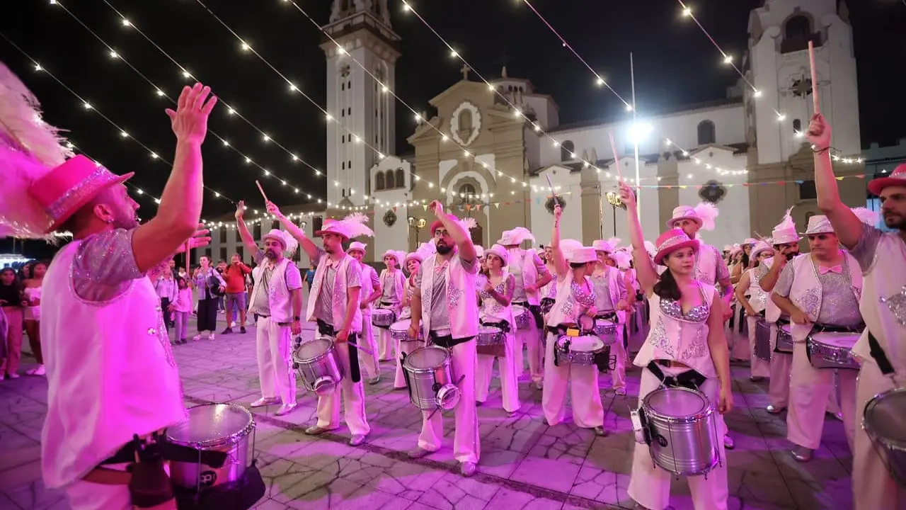La batucada Al Magec nunca falta en el carnaval de Candelaria.