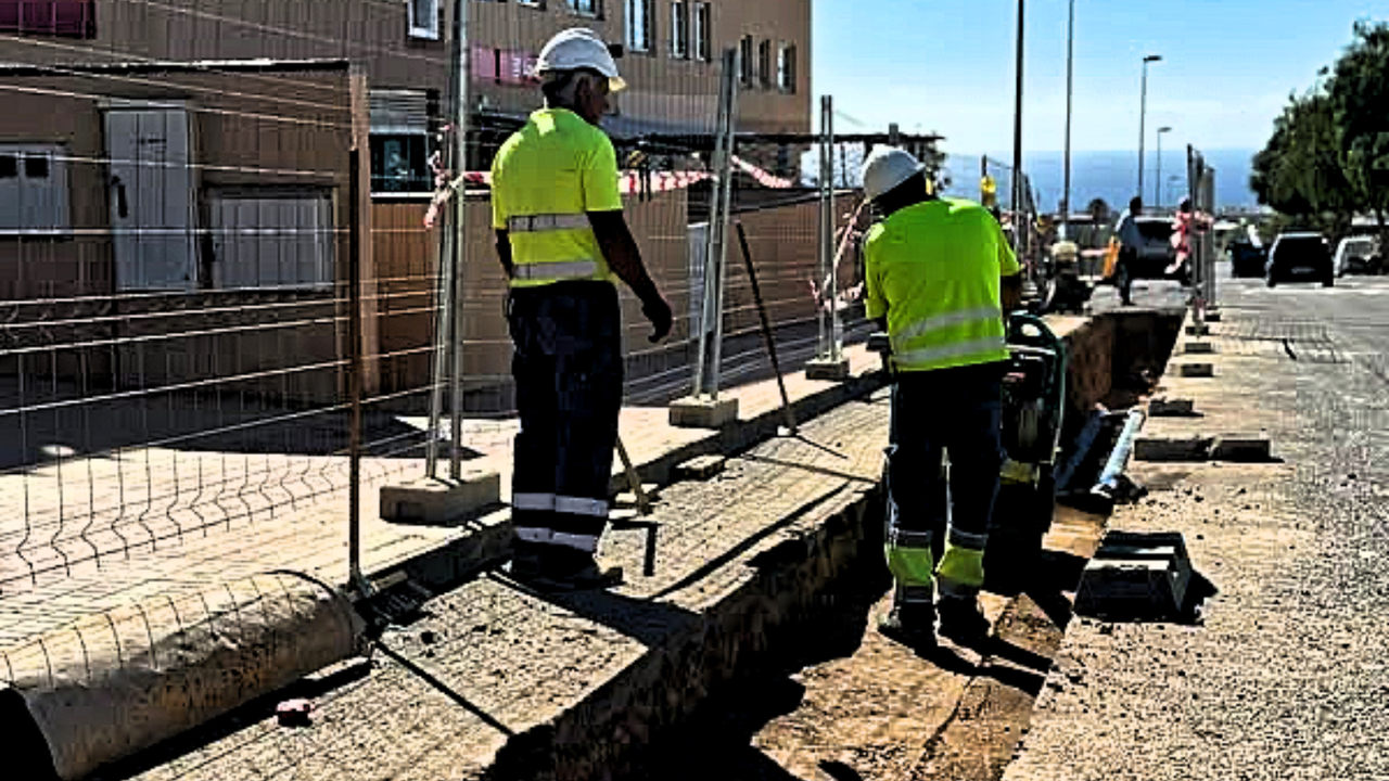 Obras agua Llano del Camello San miguel