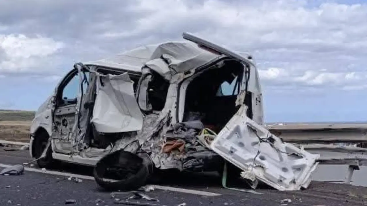 El conductor de la Renault Kangoo sufri&oacute; policontusiones y fue hospitalizado.