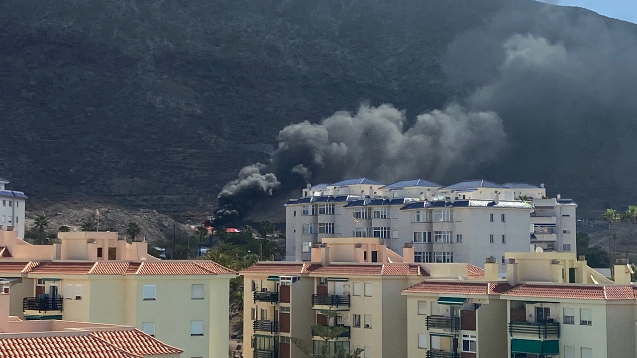 Columnade humo incendio cabola Los Cristianos _0815