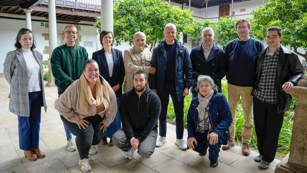 EQUIPO DEL MAIT CON EFRA&Iacute;N MEDINA Y ALCALDE DE LA OROTAVA(1)