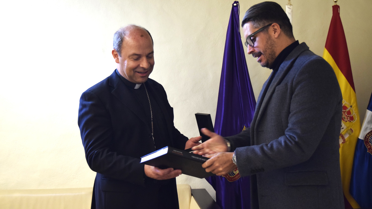 Luis Yeray Guti&eacute;rrez recibe al obispo electo de Tenerife, Eloy Santiago