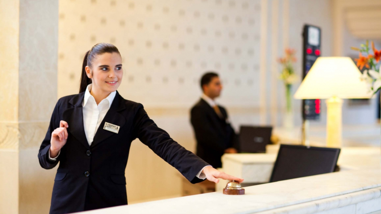 Las recepciones de los hoteles podr&iacute;an estar cerradas el jueves y viernes santo en Canarias