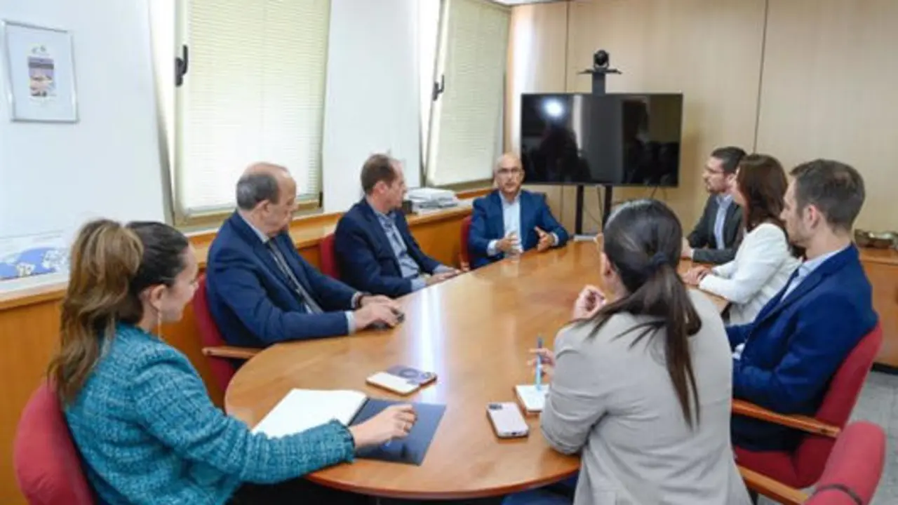 Reuni&oacute;n de Jessica de Le&oacute;n con representantes de Airnb