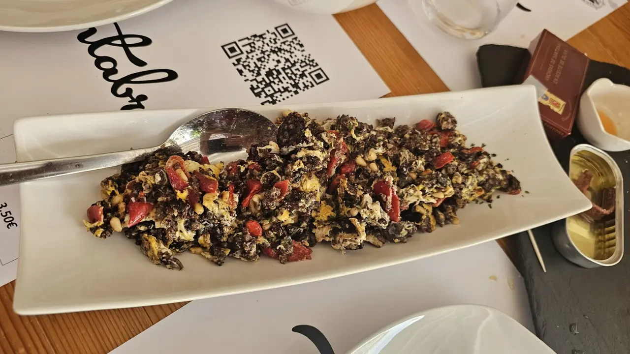 revuelto de morcillas y anchos, delicias del C&aacute;ntabro