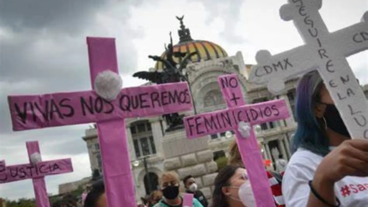 Las mujeres siguen saliendo a la calle, pero la violencia machista no cesa.