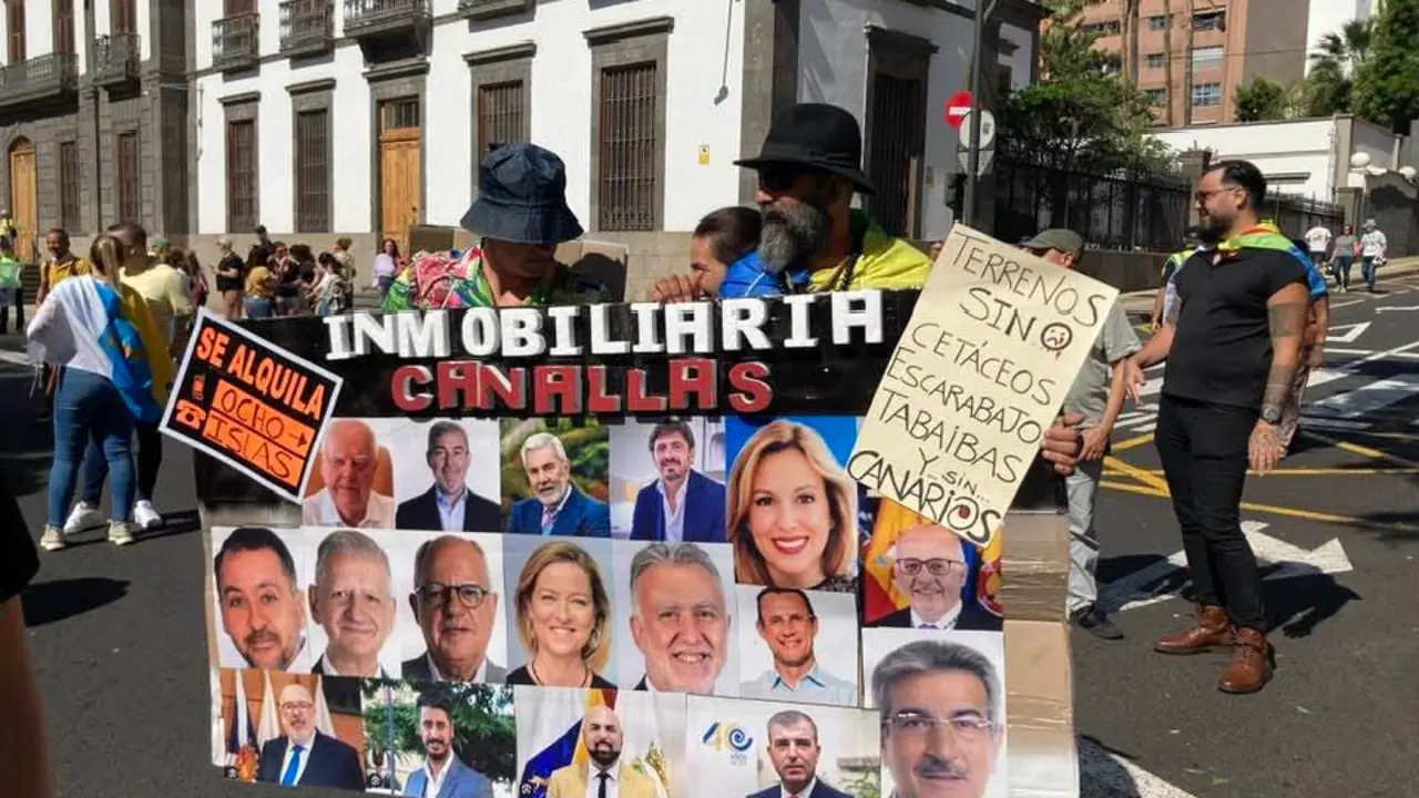 Los pol&iacute;ticos en el objetivo de los manifestantes