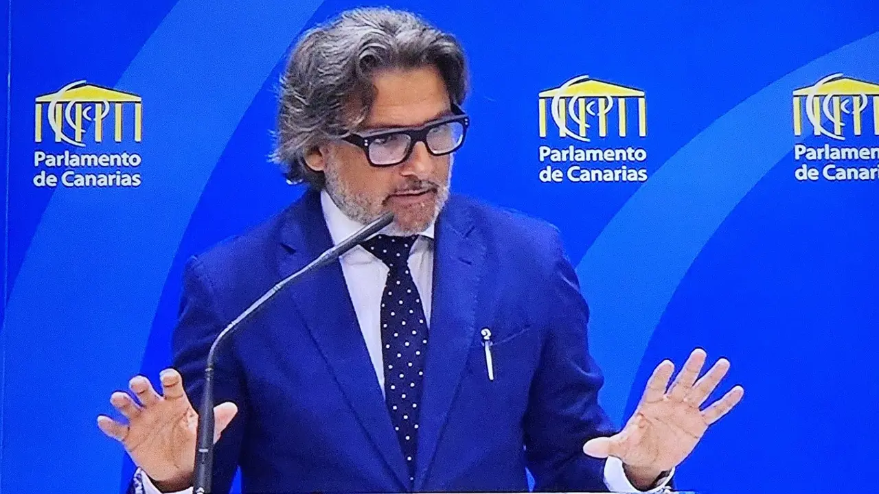 Gustavo Matos dio expolicaciones desde el Parlamento durante una hora y cuarto. / Norchi