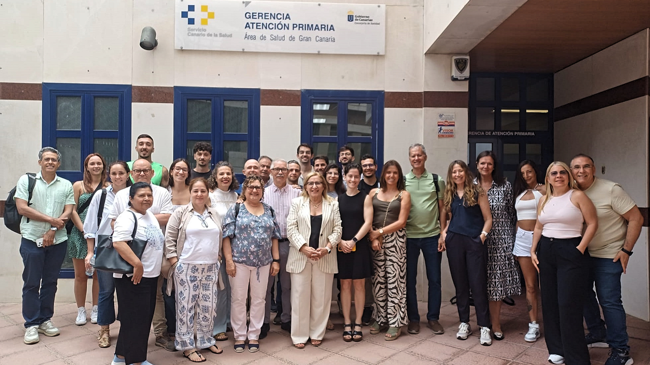 Foto de familia de las personas participantes en el curso de ecogrf&iacute;a en la GAP Gran Canaria(1)