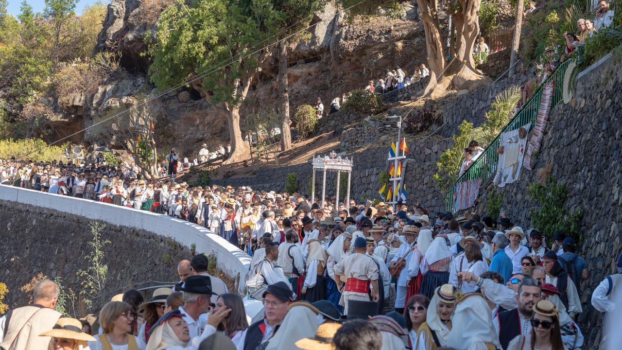 Foto devoci&oacute;n, tradici&oacute;n y emociones en la Bajada del Trono de las fiestas Lustrales de la Bajada de la Virgen de las Nieves este domingo
