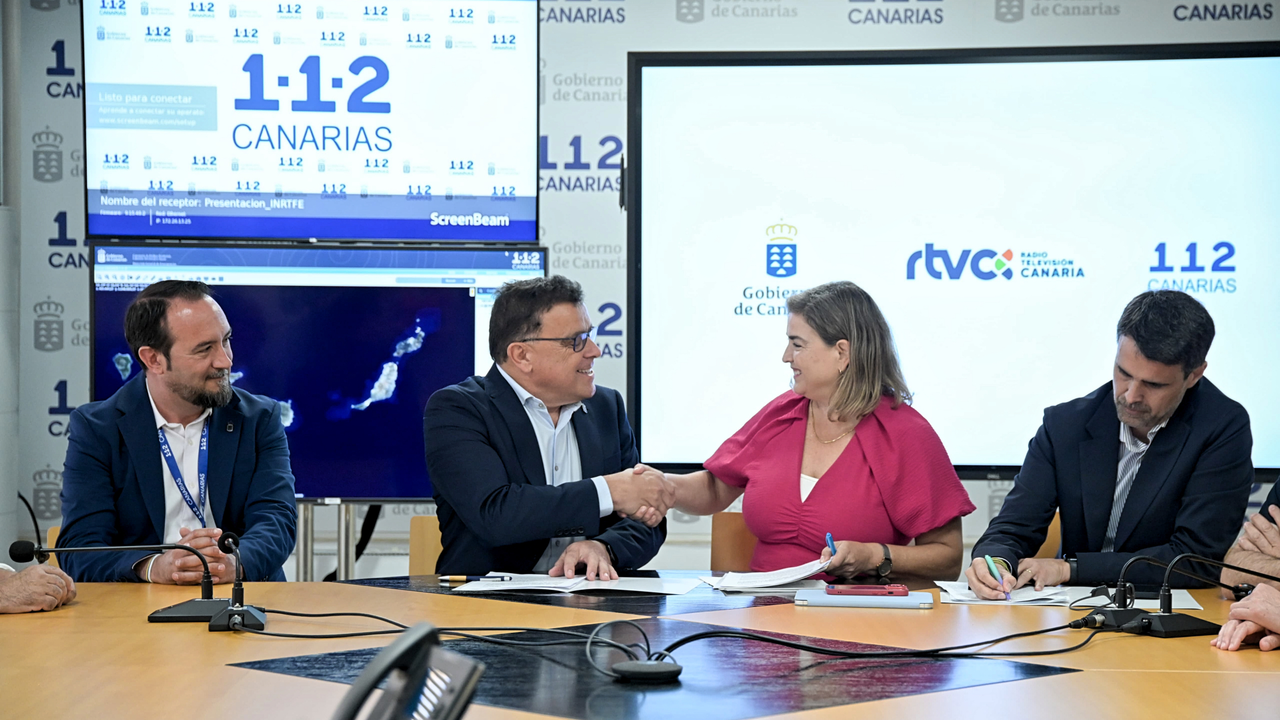 090725 Firma protocolo actuaci&oacute;n Gobierno de Canarias y RTVC (1)
