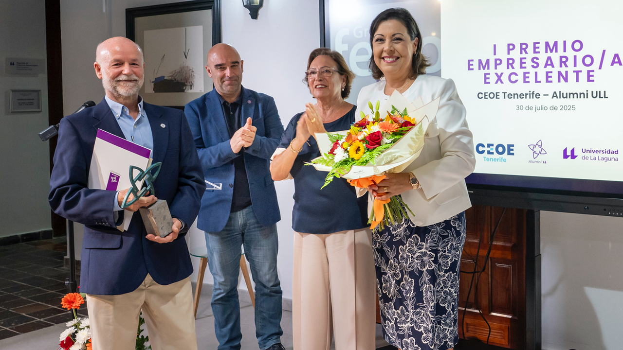 PREMIO EMPRESARIA EXCELENTE A VICTORIA LOPEZ(1)