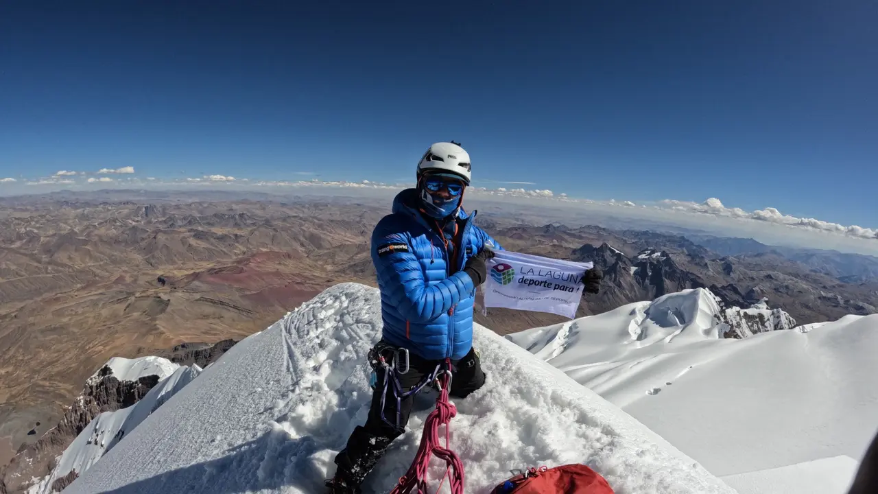 Jua Diego en la cima del pico peruano