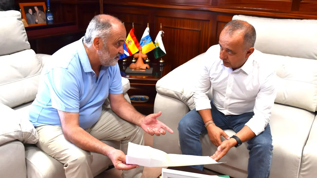 Visita del subdelegado del Gobierno al consistorio de El Rosario