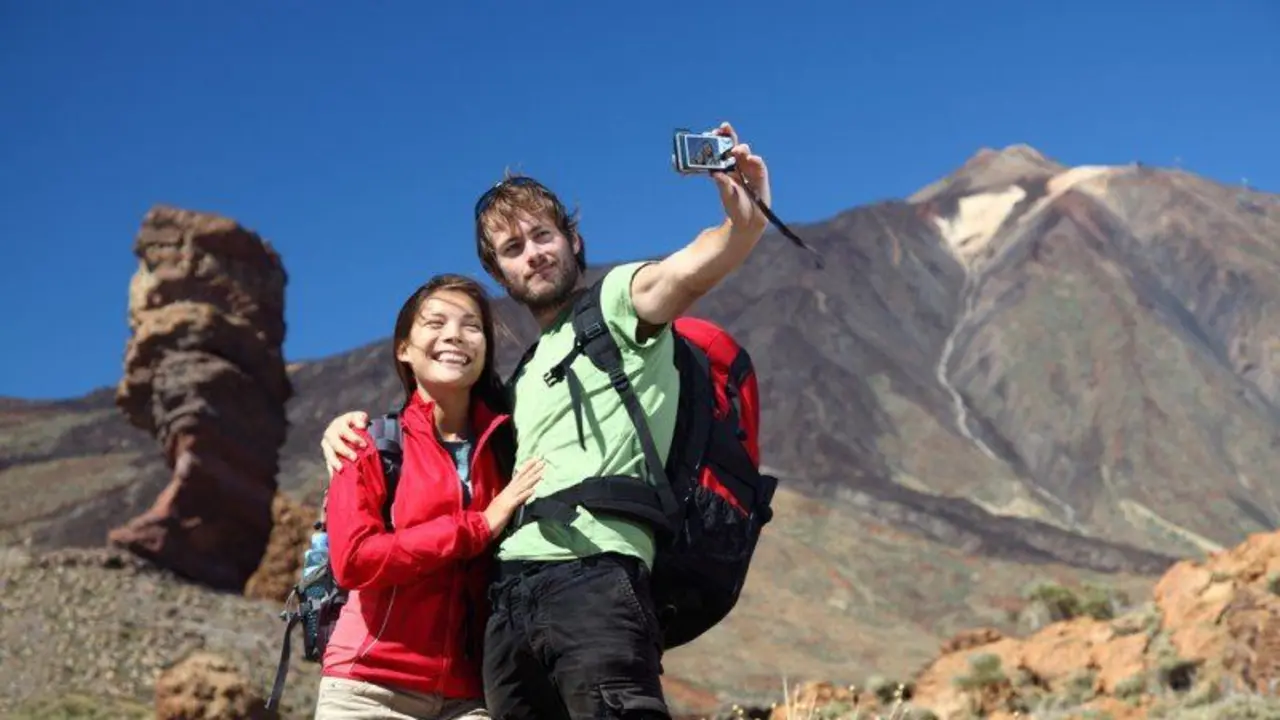 Tenerife lidera el turismo en Canarias, camino de los seis millones de visitantes.