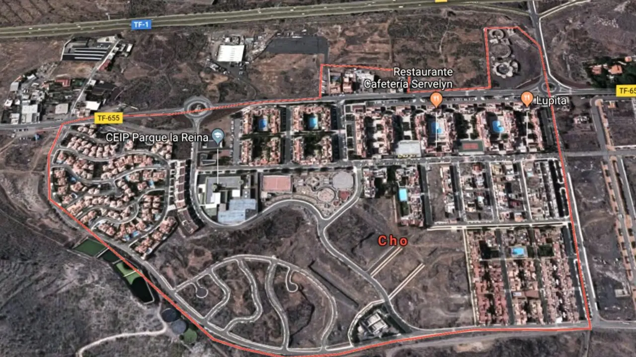 pol&iacute;gonos urbanos de Cho-Parque la Reina llevan esperando cuatro d&eacute;cadas por poder hacer obra mayor.