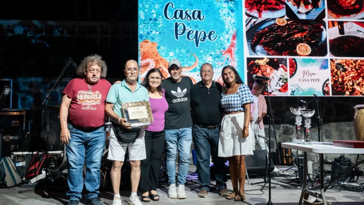 Merecido reconocimiento a Fernando Rodr&iacute;guez en Las Caletillas.