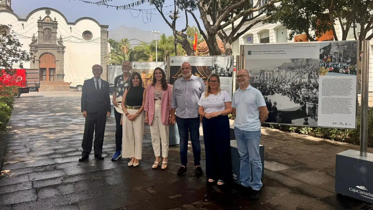 FOTO DE FAMILIA INAUGURACI&Oacute;N EXPOSICI&Oacute;N ITINERANTE EN G&Uuml;&Iacute;MAR(1)