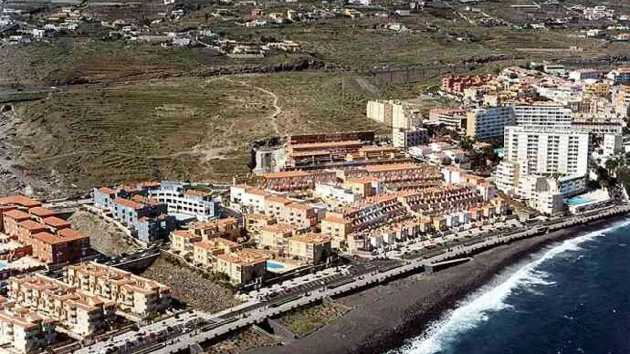 Conseguir un alquiler en la costa de Candelaria es literalmente imposible, o no ser que se deje el sueldo en ello.