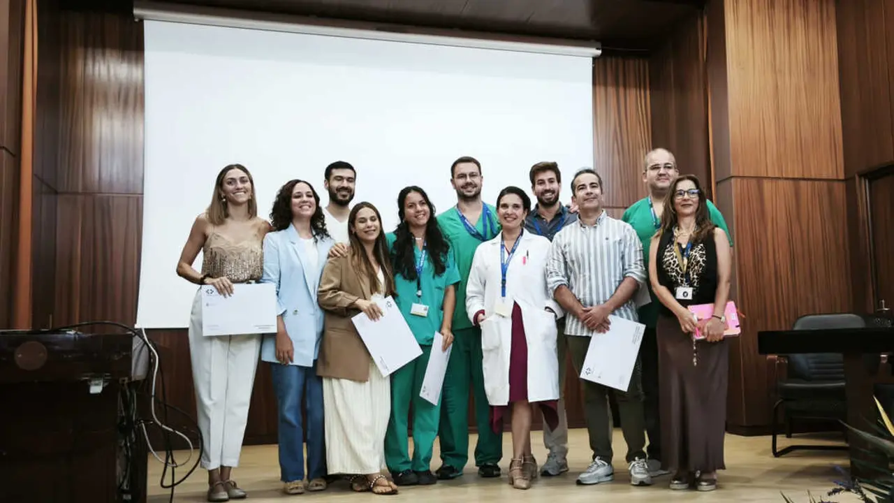 Foto de grupo de algunos de los residentes que finalizaron su formaci&oacute;n