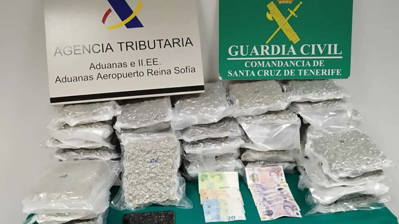 Cogollos marihuana aeropuerto TF Sur