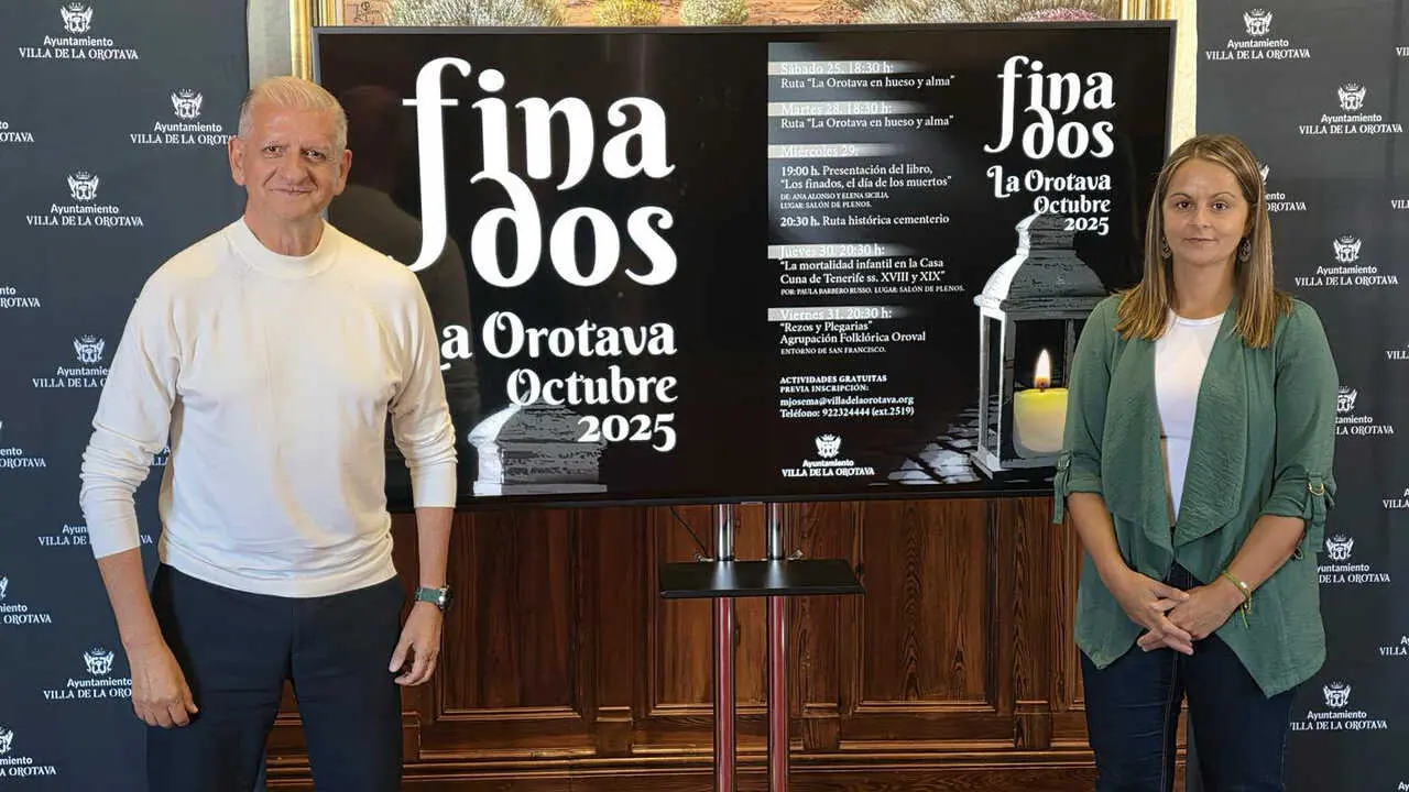 presentaci&oacute;n del programa de Finados por el alcalde Francisco Linares y concejala Delia Escobar(1)