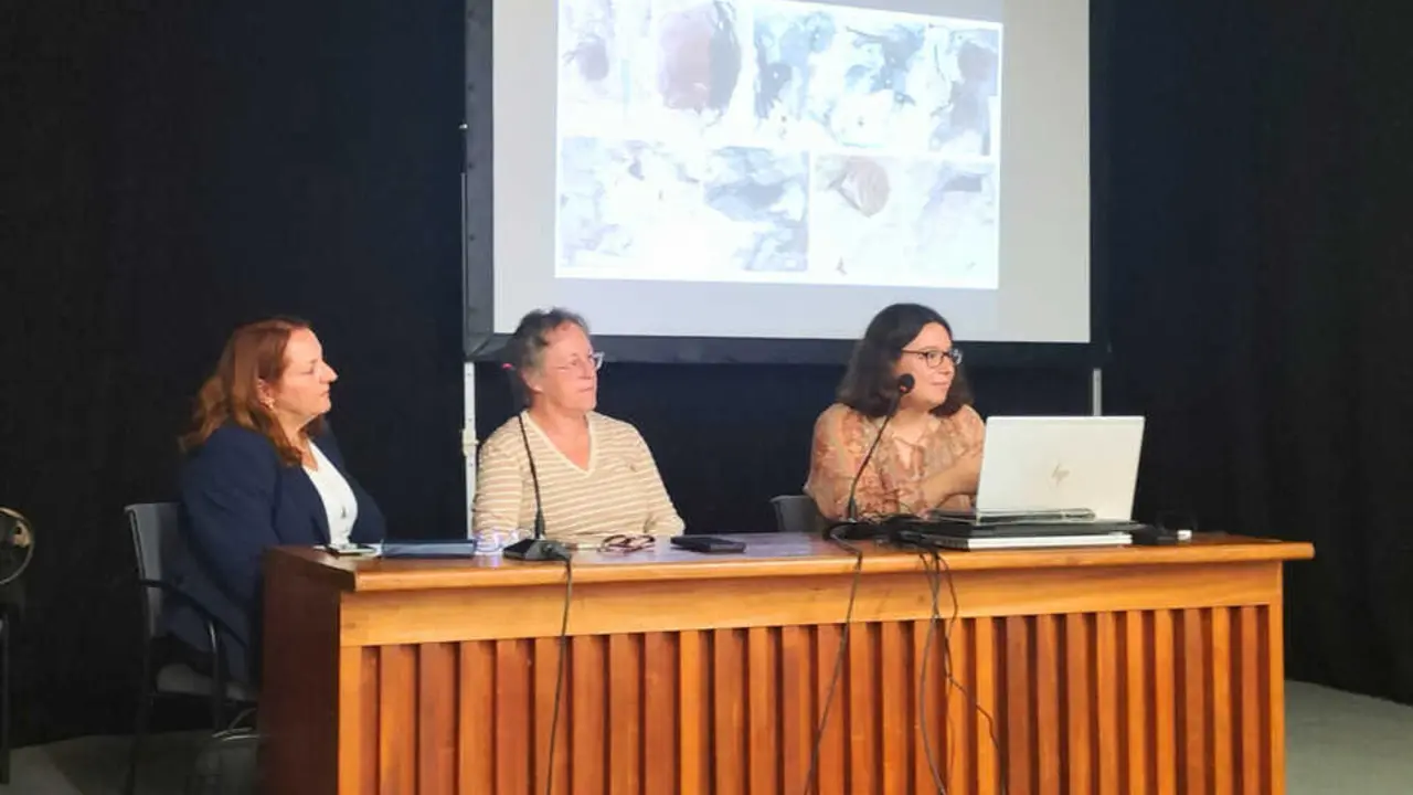 Presentaci&oacute;n_D&iacute;a_F&oacute;sil_investigadoras(1)
