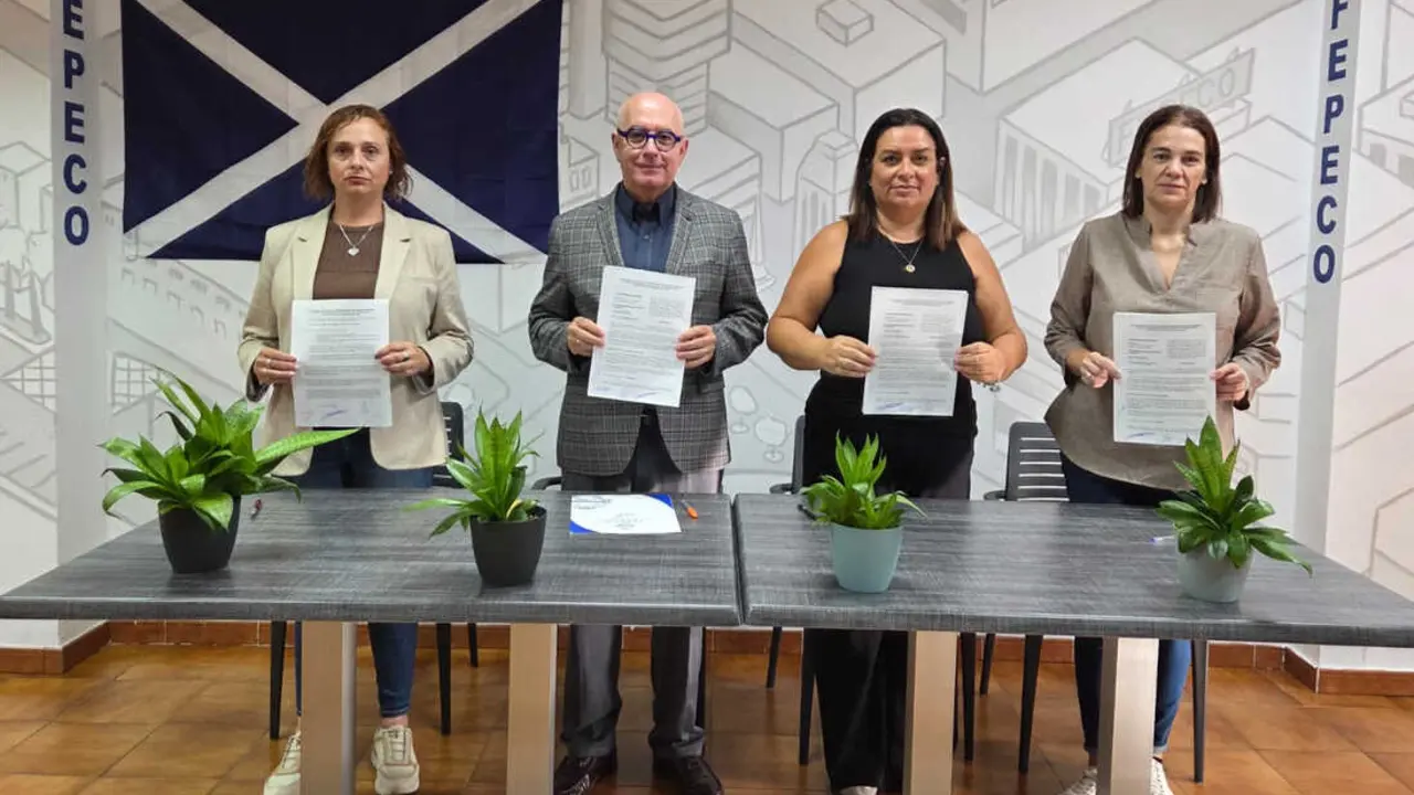 FEPECO, FICA-UGT Y CCOO DEL H&Aacute;BITAT DE CANARIAS HAN RUBRICADO EL ACUERDO UNANIMAMENTE