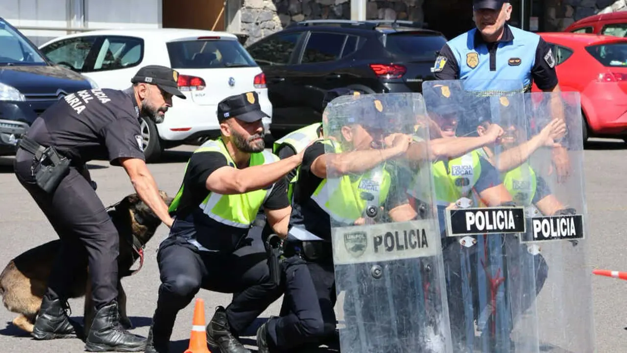 251123 Polic&iacute;a Local en Los Campitos(1)