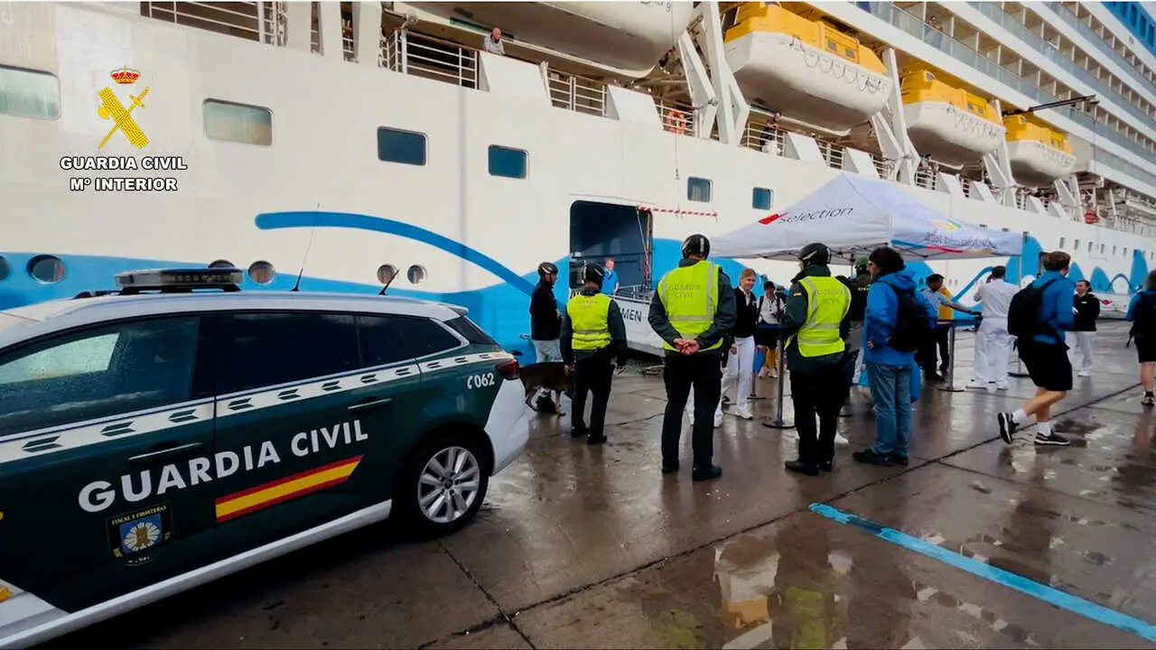 Giuardia Civil cruceros puertos (1)