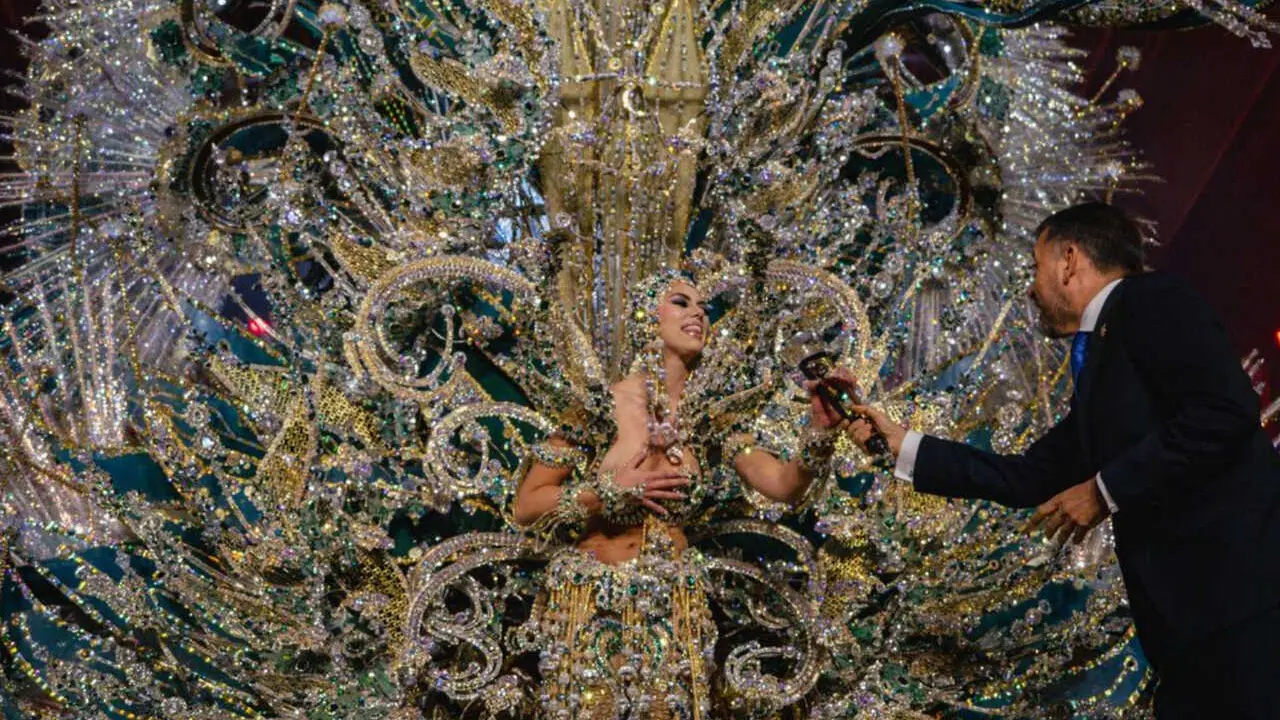 Santa Cruz Reina del Carnaval 2025(1)