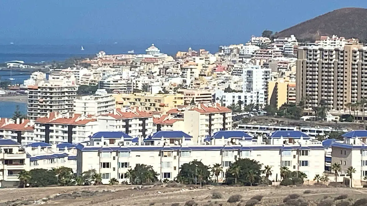Zona recidencial de Los Cristianos. Foto Esteban P&eacute;rez