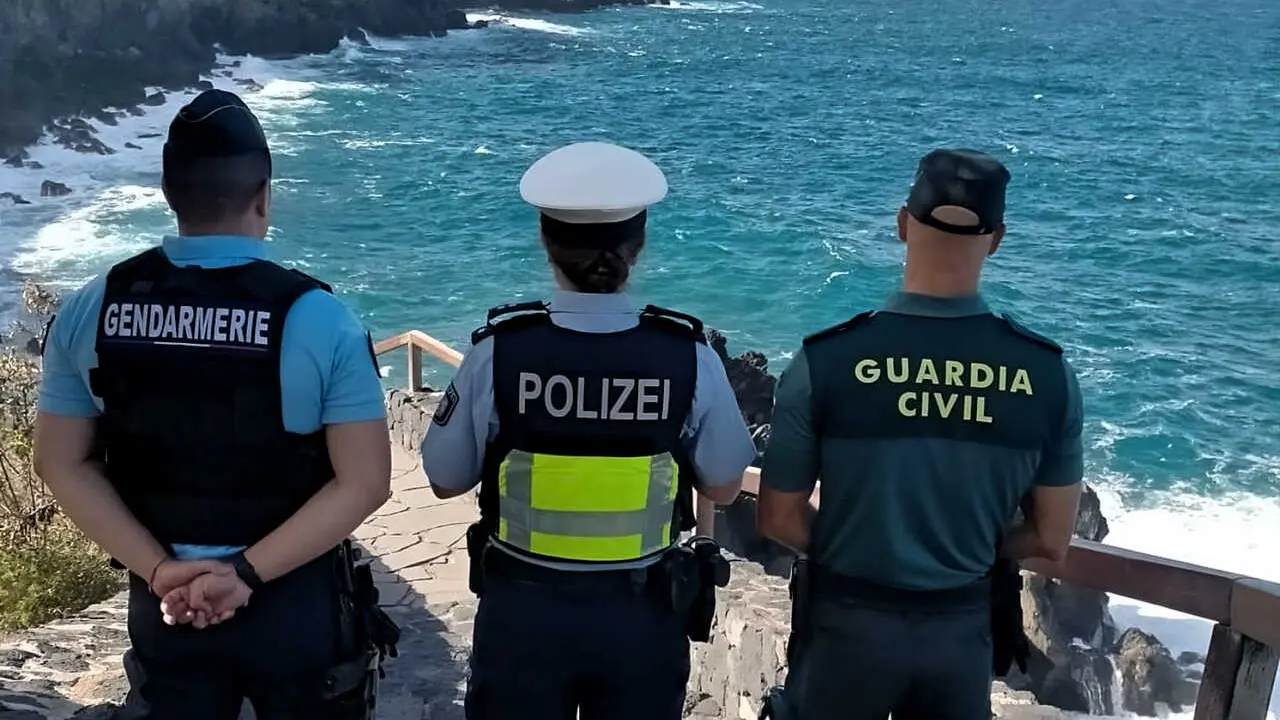 Patrulla conjunta zonas tur&iacute;sticas
