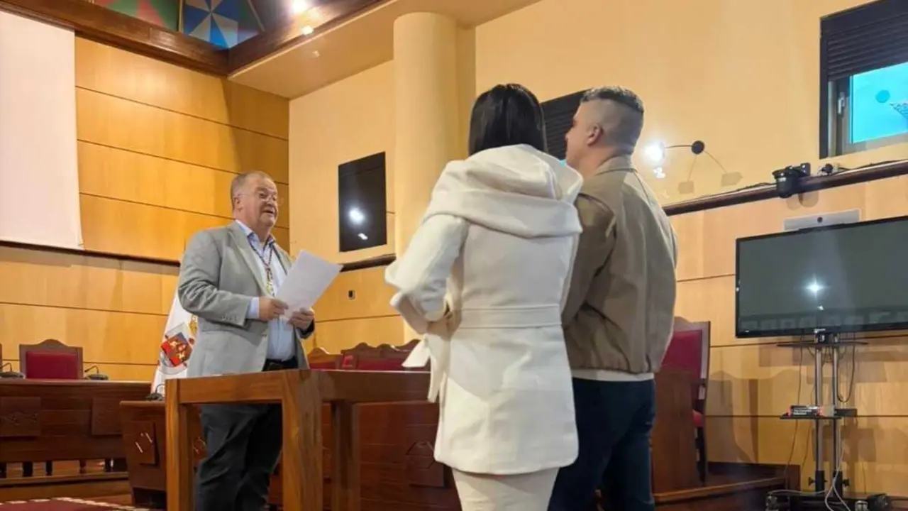 Paco Pinto es el concejal que m&aacute;s bodas ha oficiado, con mucha diferencia.