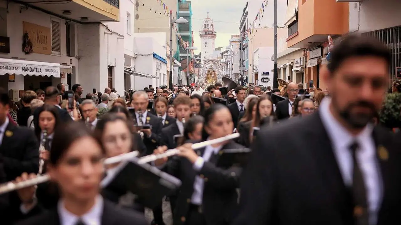 La banda de la Candelaria abri&oacute; la procesi&oacute;n el pasado lunes en la fiesta de la Patrona, como hizo hace 100 a&ntilde;os.