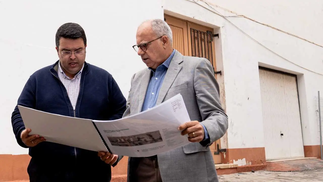 Casimiro Curbelo y el alcalde de Valle Gray Rey, Borja Barroso.