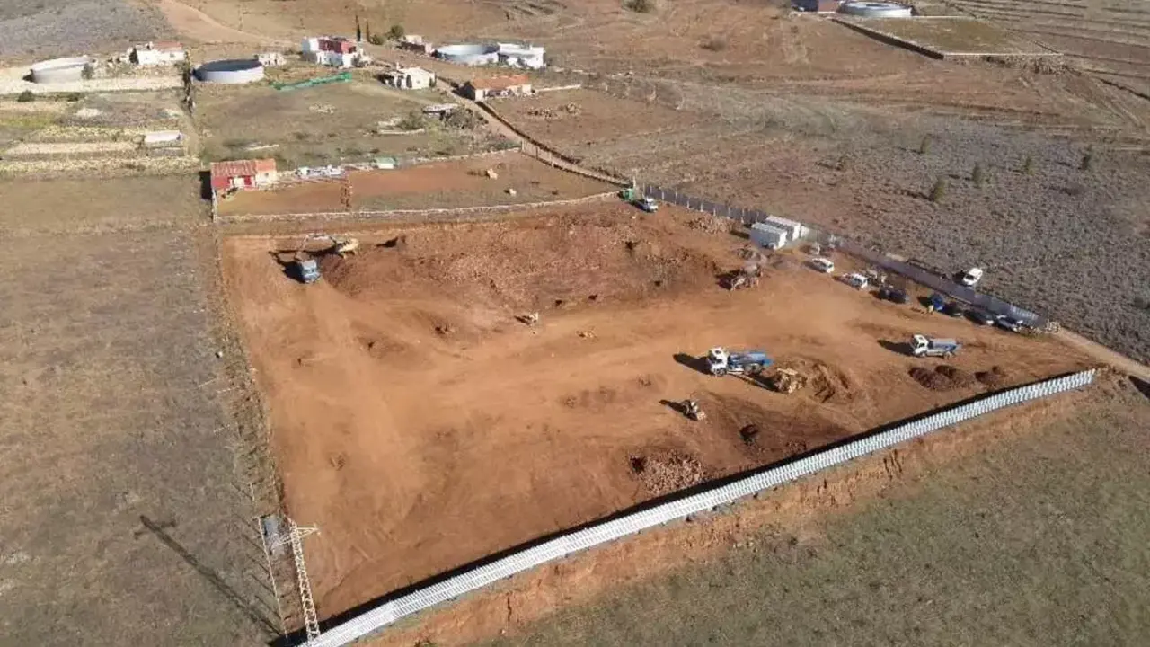 Ya se ha adecuado el terreno en Trevejos donde se iniciar&aacute;n los sondeos.