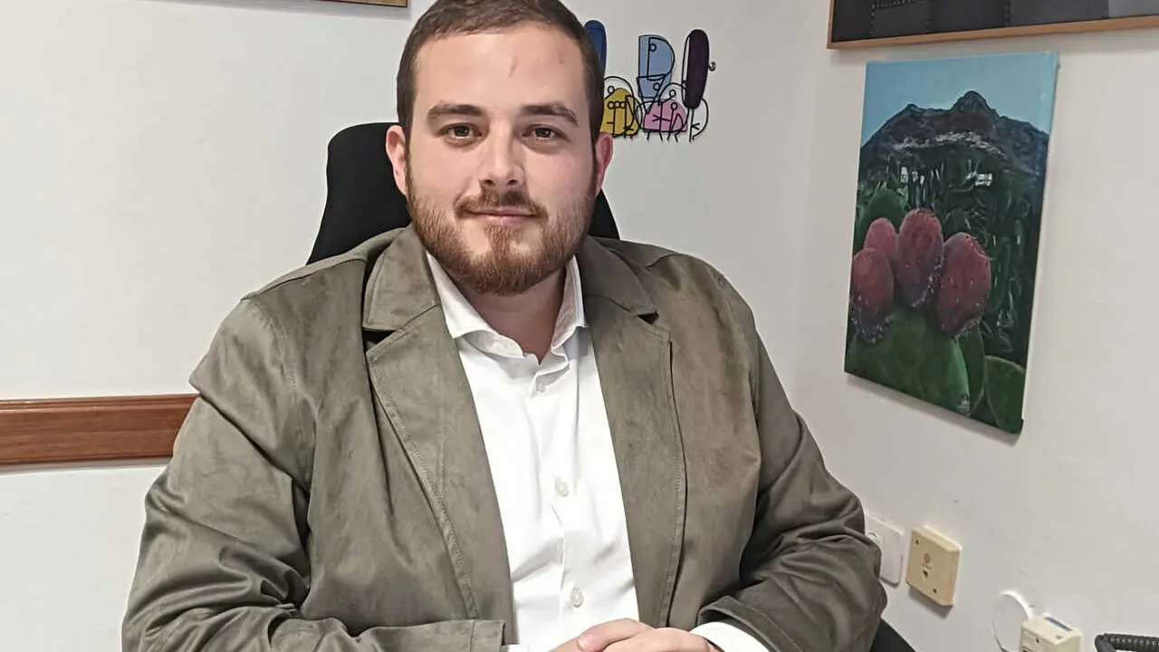 Na&iacute;m Y&aacute;nez  (VOX) es consejero insular y concejal de Gobierno en Arona.