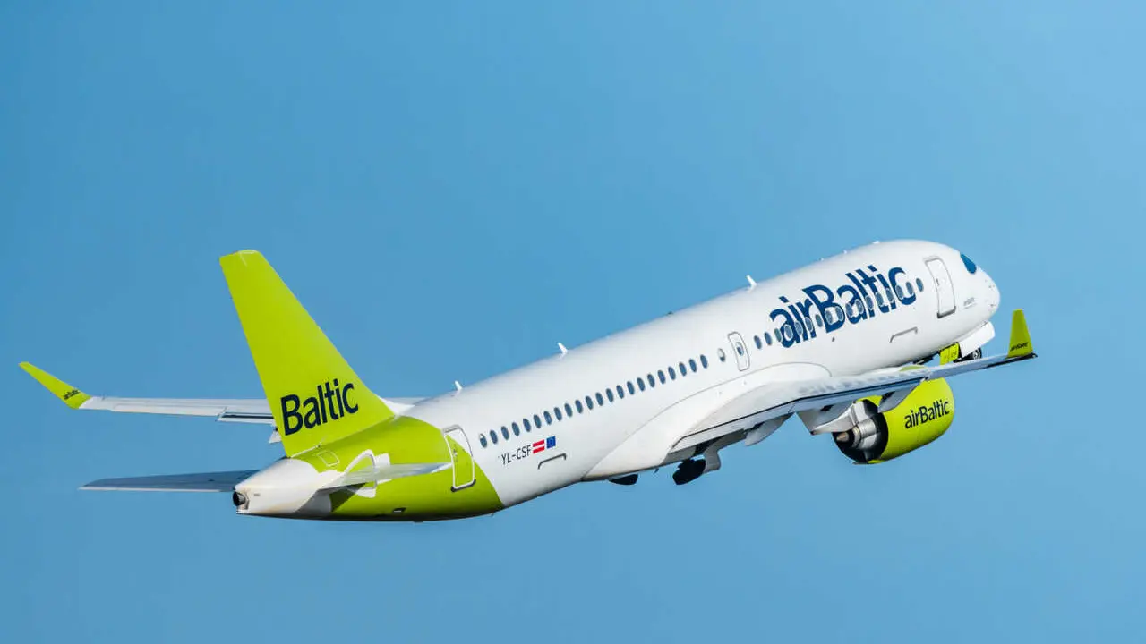 Avi&oacute;n de Air Baltic(1)