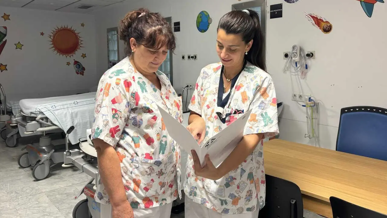 Profesionales del servicio de Pediatr&iacute;a dentro de la sala
