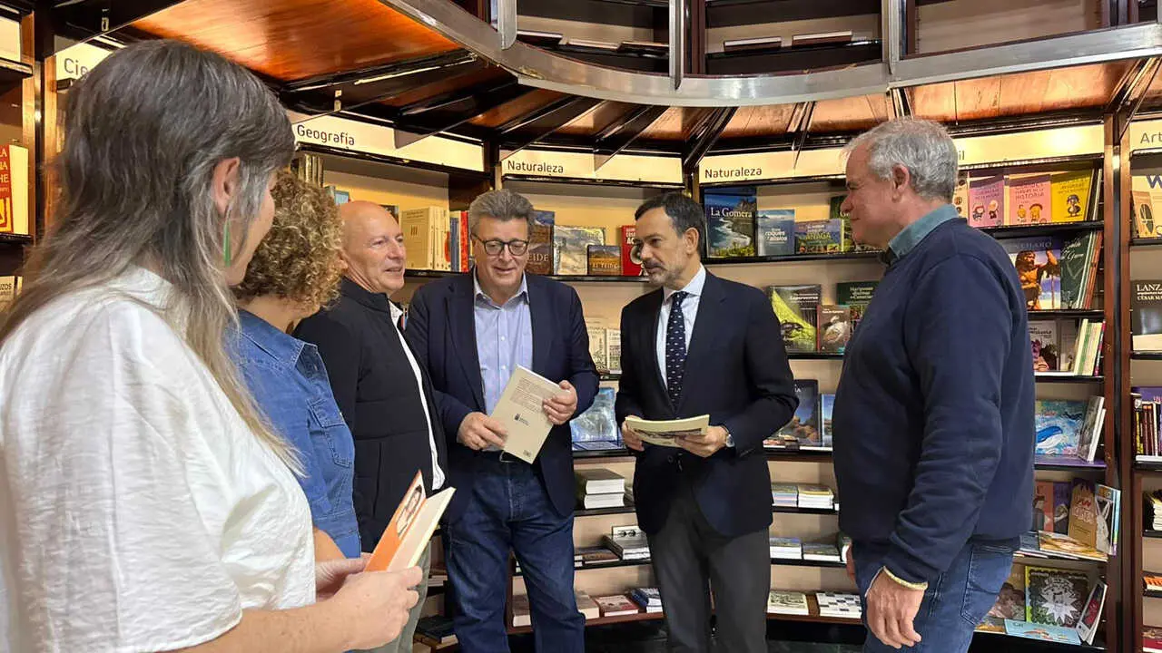 Visita a la Librer&iacute;a del Cabildo 2(1)