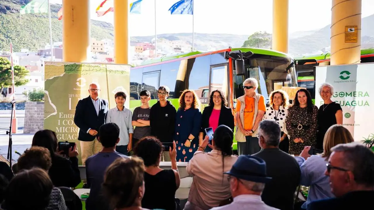 Los distintos premiados con las autoridades