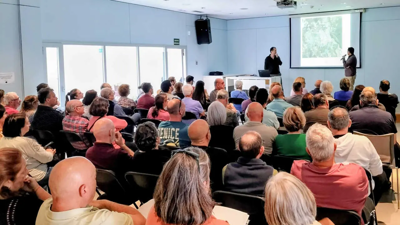 Reunio&igrave;n vecinal modificacio&igrave;n PGO mejora movilidad Tejina