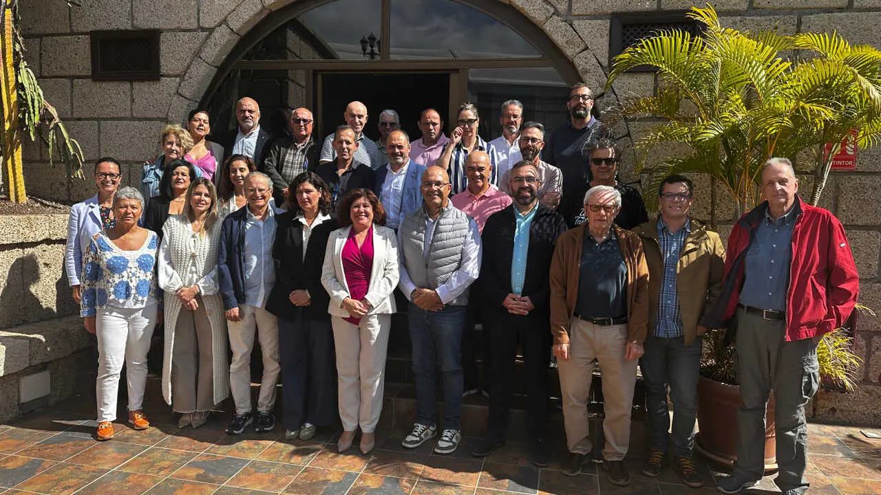 FASE DE CATAS 2026_ FOTO DE FAMILIA CON AUTORIDADES, ORGANIZACI&Oacute;N Y CATADORES(1)