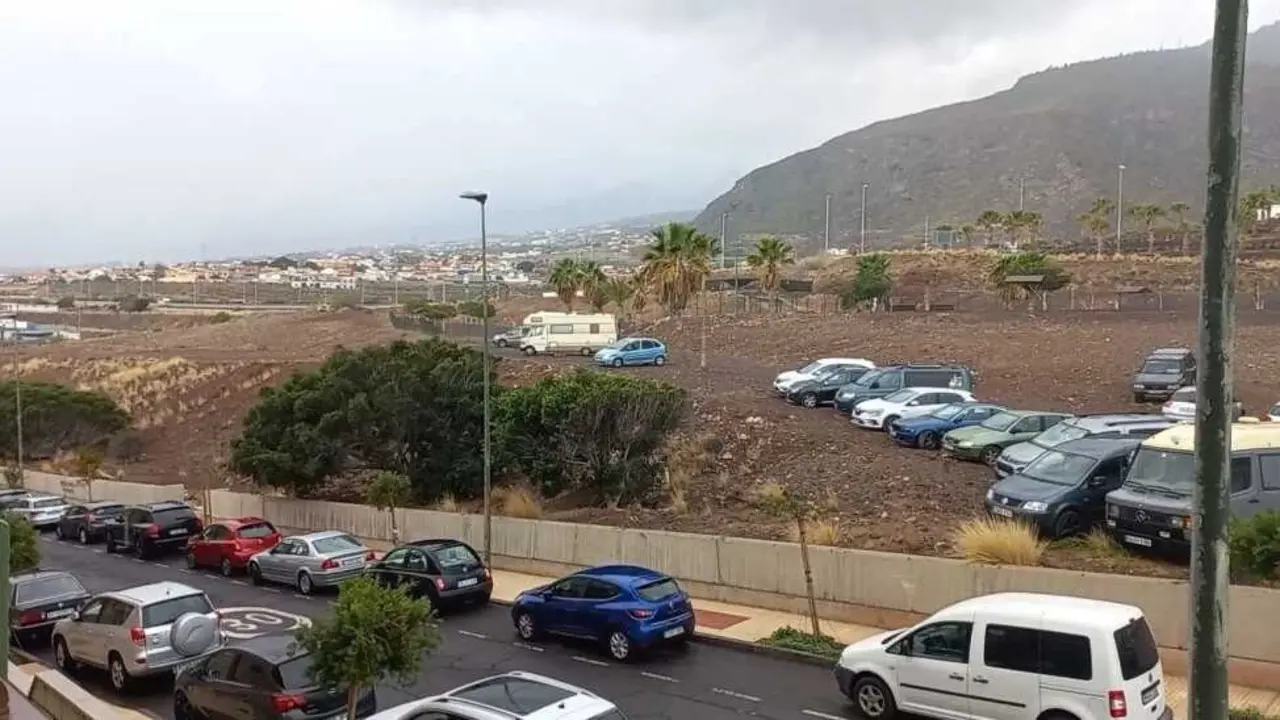 Buena parte del parque ir&aacute; entre  dos barracos , la calle Chaxiraxi y la autopista del Sur.