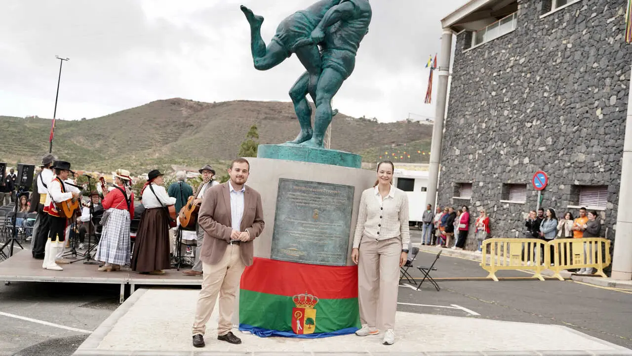 ARONA HOMENAJE LUCHA(1)