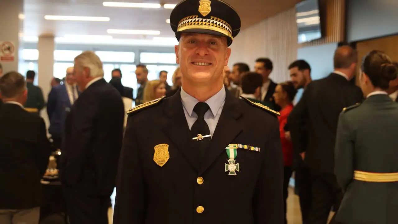 RIcardo Riveri recubi&oacute; el viernes en Adeje una distinci&oacute;n de la Guardia Civil, en nombre de la Polic&iacute;a Local de Granadilla.