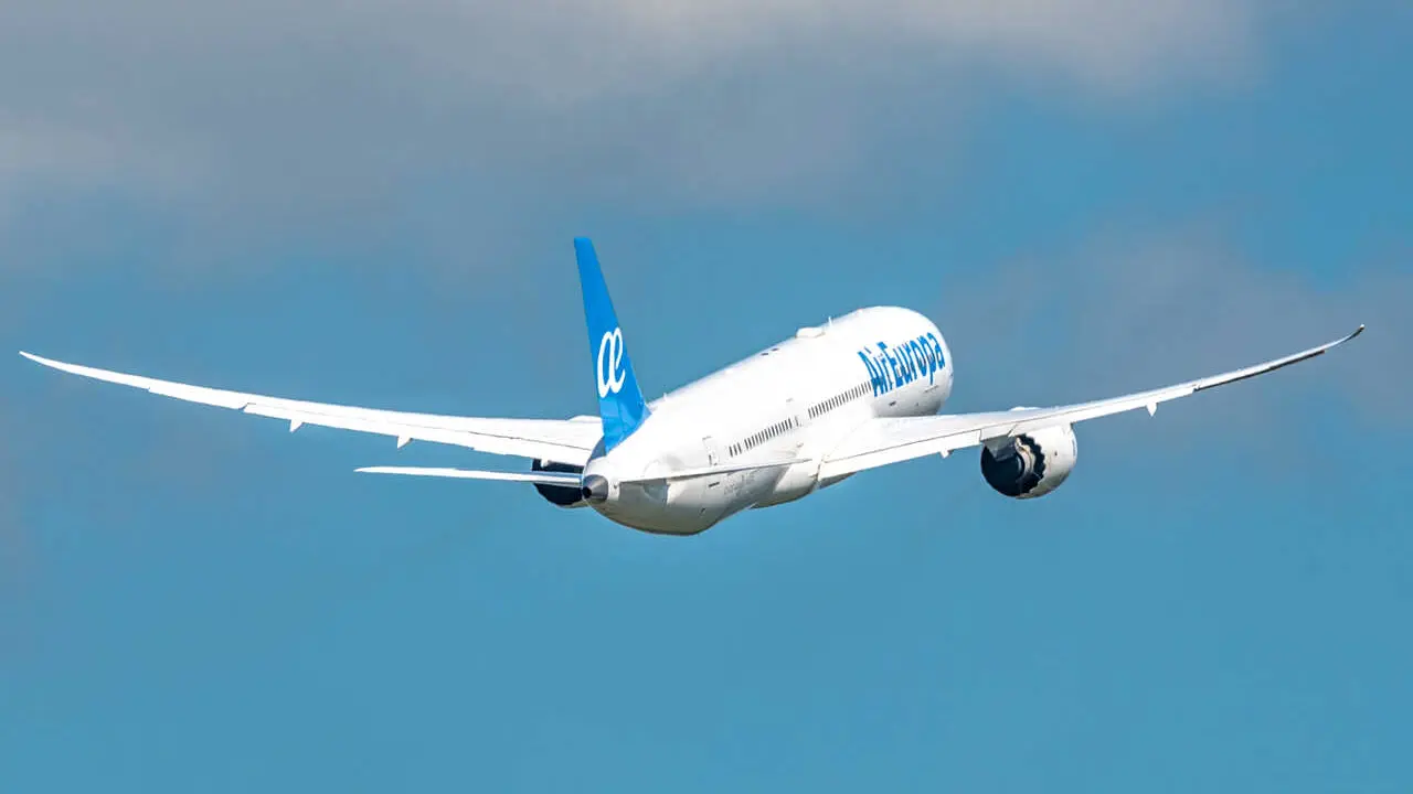Air Europa Dreamliner Take Off(1)